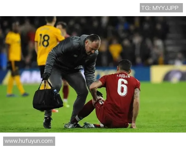 腿部受伤的足球明星如何克服困难重返赛场的励志故事