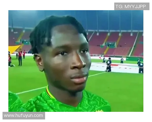 网友调侃越南足球明星表现不佳引发热议引发众多搞笑评论与讨论