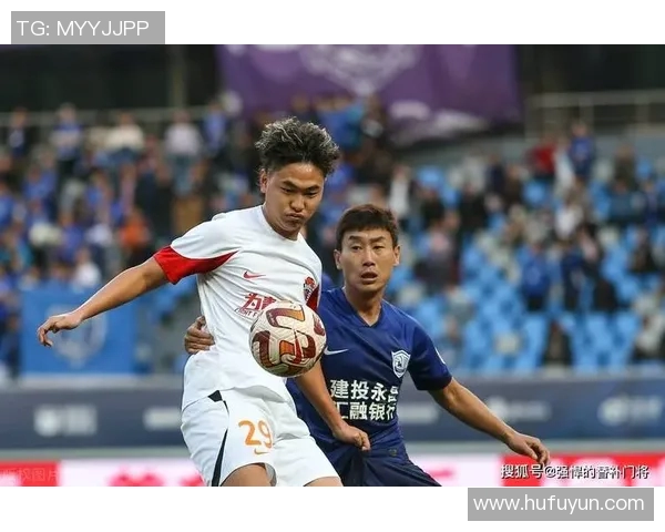 足球明星赴泰国加盟新球队引发热议球迷期待精彩表现与新挑战